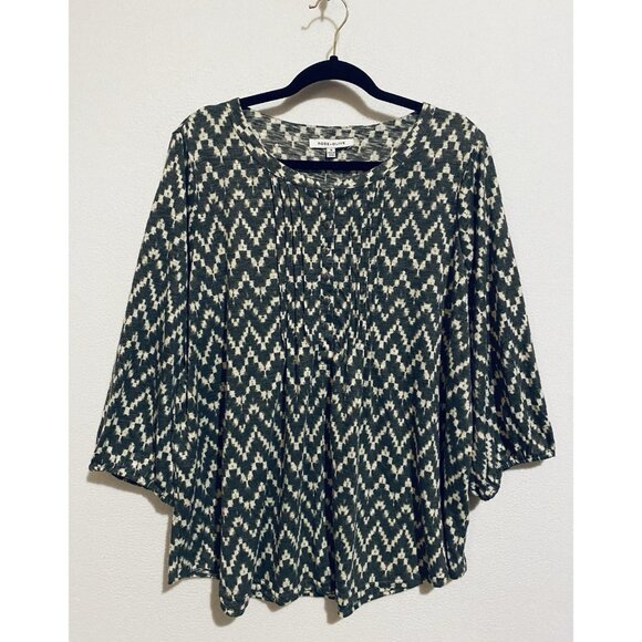 Rose and Olive Top Womens 1X Gray Aztec Print Pleated Metal Buttons Southwestern - Picture 1 of 7